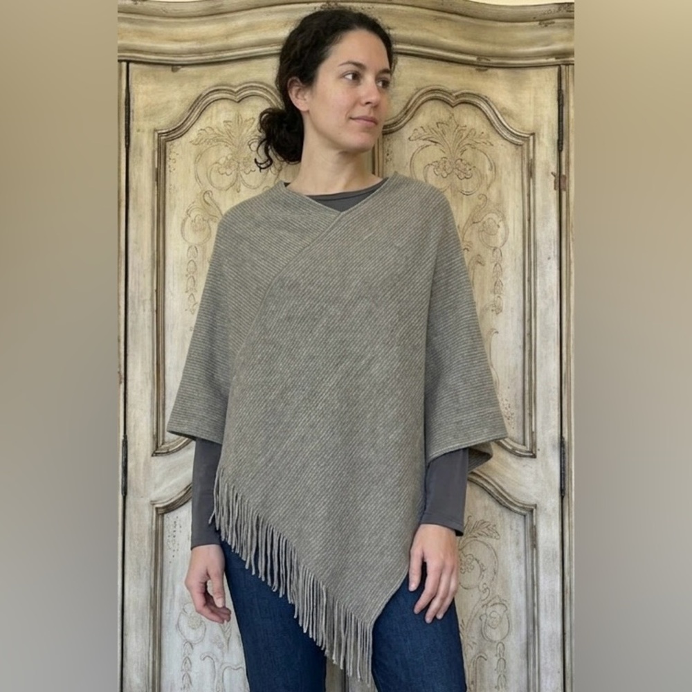 Steve Madden OSFM Knit Poncho fringed sweater